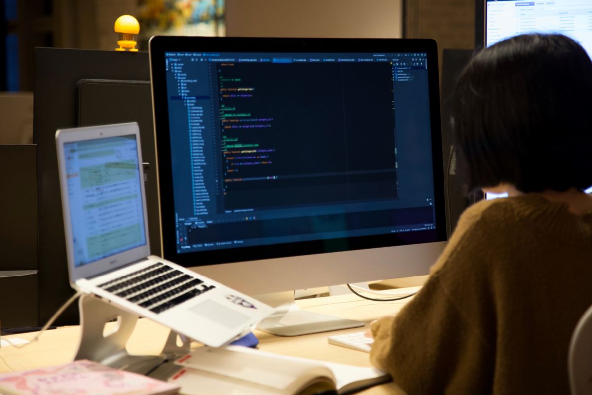 プログラミング独学はやめとけ？現役が本音で語る、向く人と危ない人の分かれ目